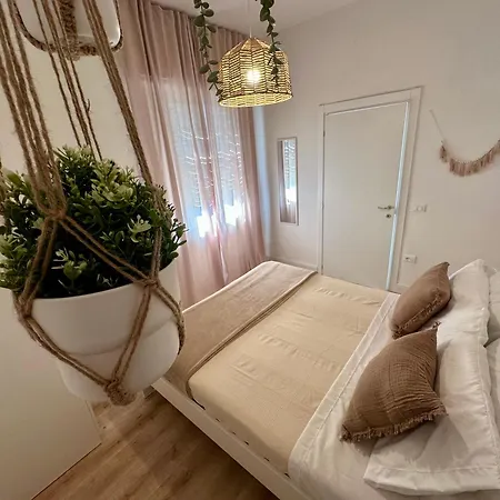 Apartment Domoi *